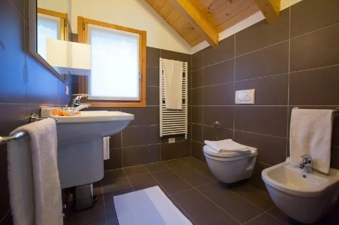 House With 3 Bedrooms T5 Bellano 0*,  Italy